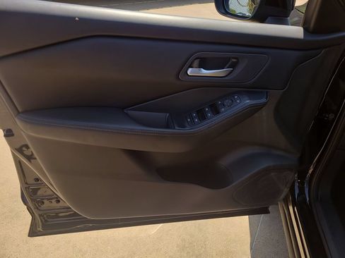 Certified 2024 Nissan Rogue SV FWD image 18