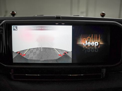 Used 2025 Jeep Gladiator Mojave w/ Convenience Group AWD/4WD image 19