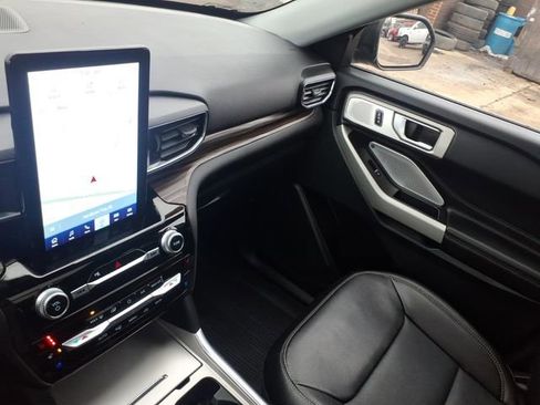 Certified 2023 Ford Explorer Limited w/ Limited Technology Package image 27