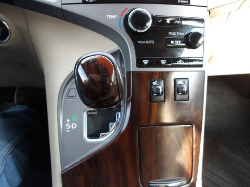 Used 2015 Toyota Venza Limited image 21