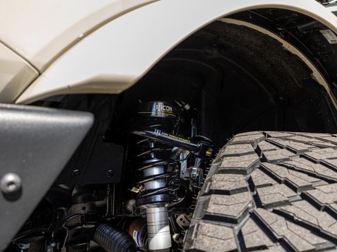 New 2025 Ford Bronco Badlands image 39