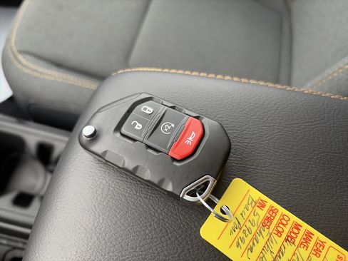 Used 2025 Jeep Wrangler Sahara w/ Safety Group image 28