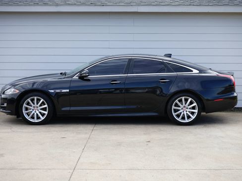 Used 2018 Jaguar XJ R-Sport image 13