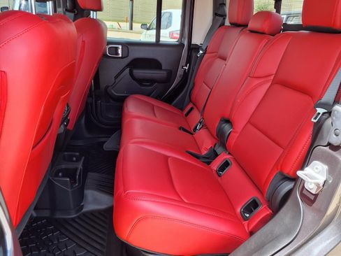 Used 2025 Jeep Gladiator Sport AWD/4WD image 25