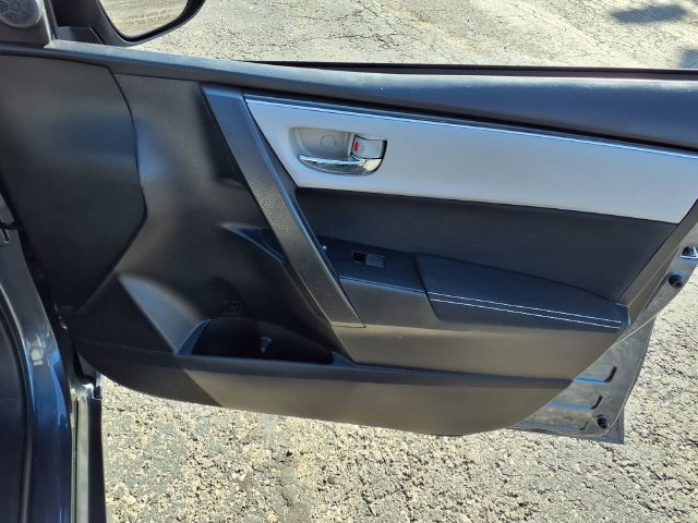 Used 2017 Toyota Corolla LE w/ Carpet Mat Package (TMS) FWD image 41