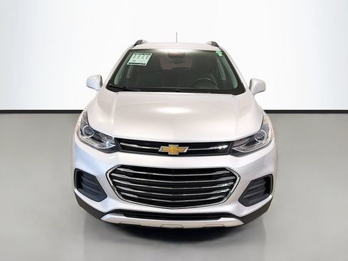 Used 2019 Chevrolet Trax LT w/ LT Convenience Package FWD image 2