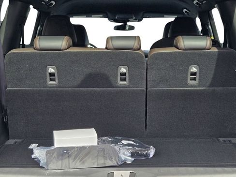 New 2026 Nissan Armada SL w/ Captain's Chari Seat Package RWD image 18