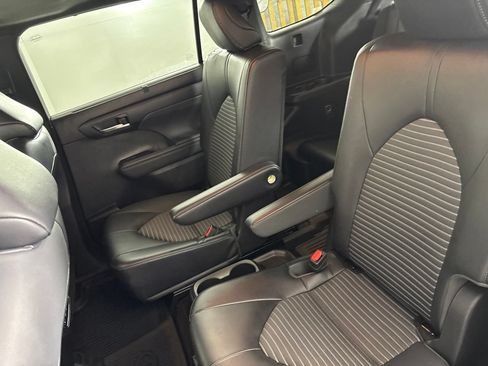 Used 2023 Toyota Highlander XSE FWD image 26