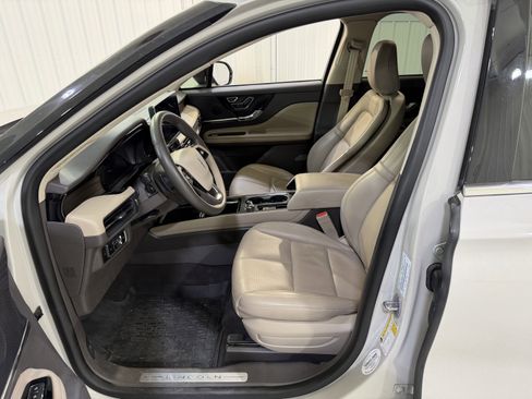Used 2024 Lincoln Corsair Reserve image 10