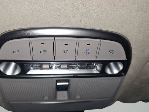 Used 2019 Genesis G90 3.3T Premium RWD image 21