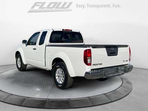 Used 2016 Nissan Frontier SV image 6