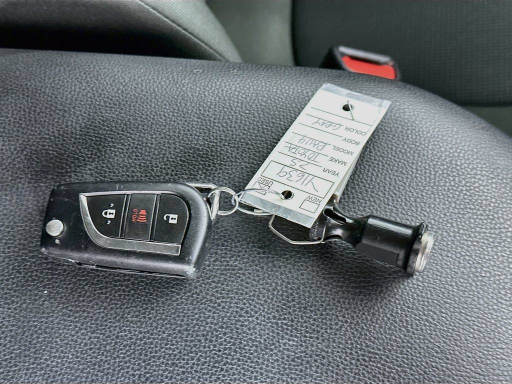Used 2025 Toyota RAV4 LE AWD/4WD image 31