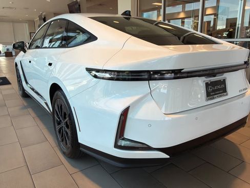 New 2026 Lexus ES 350e FWD image 6