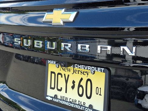 Used 2025 Chevrolet Suburban Premier AWD/4WD image 30