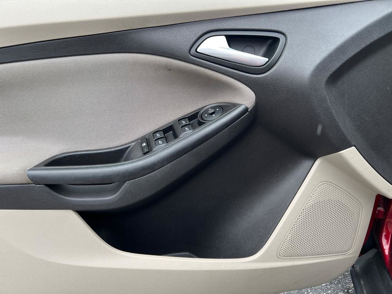 Used 2014 Ford Focus SE FWD image 21