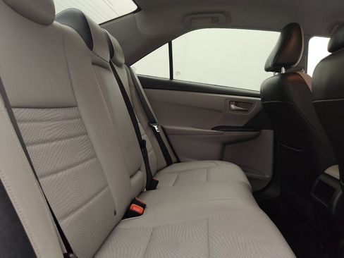 Used 2017 Toyota Camry SE image 19