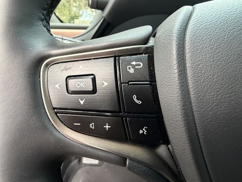 Used 2025 Lexus ES 300h w/ Premium Package FWD image 18
