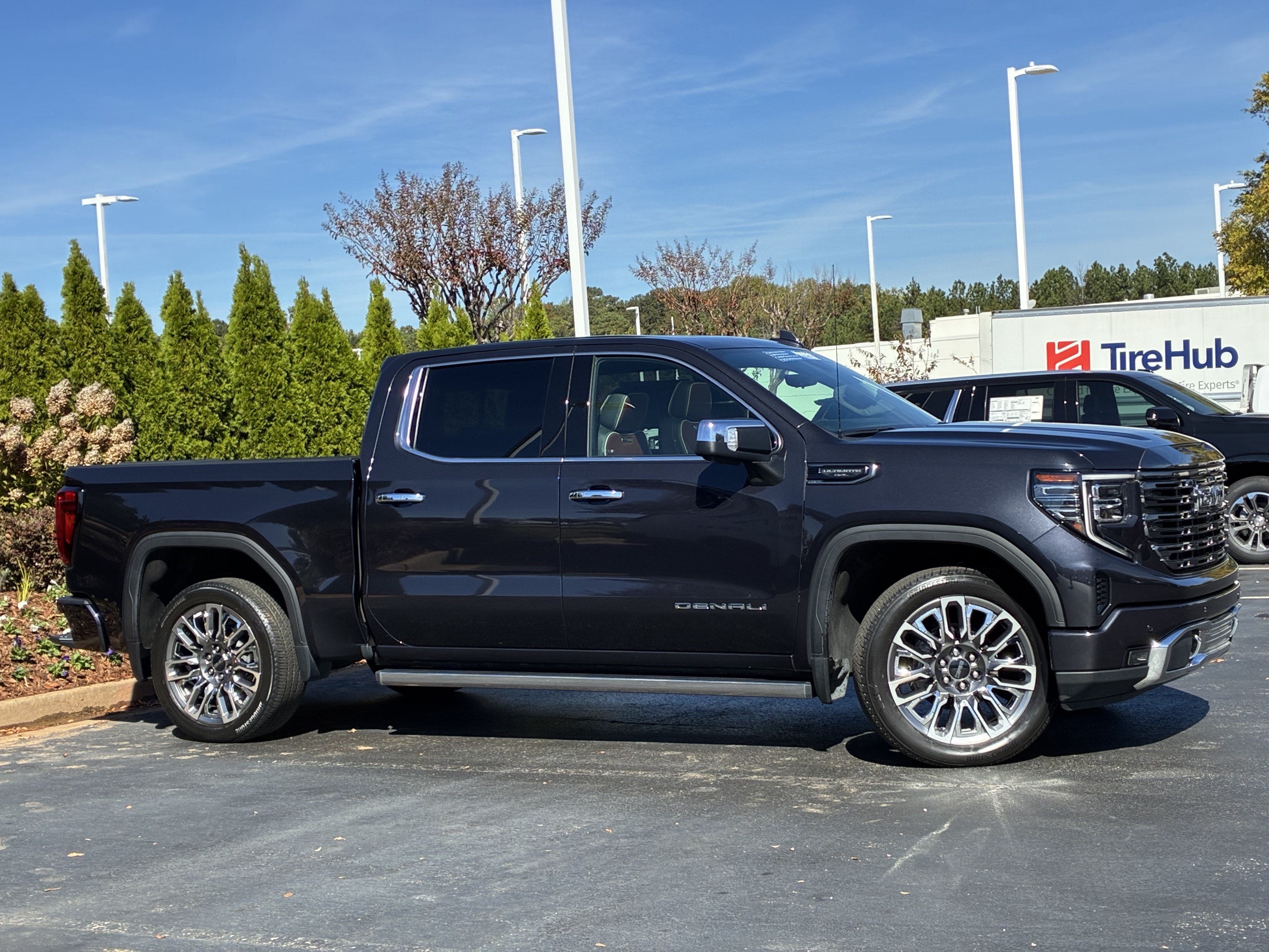 Used 2023 GMC Sierra 1500 Denali Ultimate AWD/4WD image 3