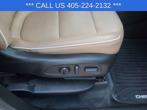 Used 2023 Chevrolet Traverse Premier FWD image 24