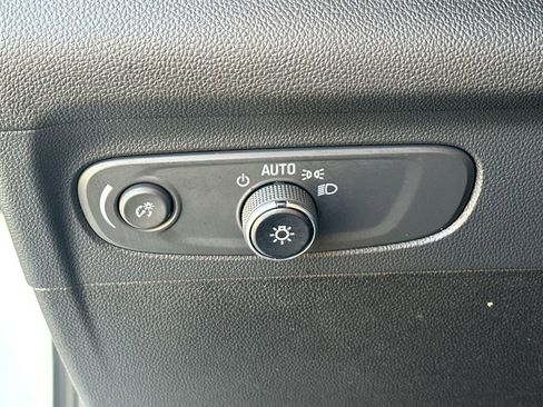 Used 2022 Buick Envision Essence w/ Safety Package image 34