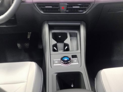 Used 2025 Volkswagen Tiguan SE FWD image 36