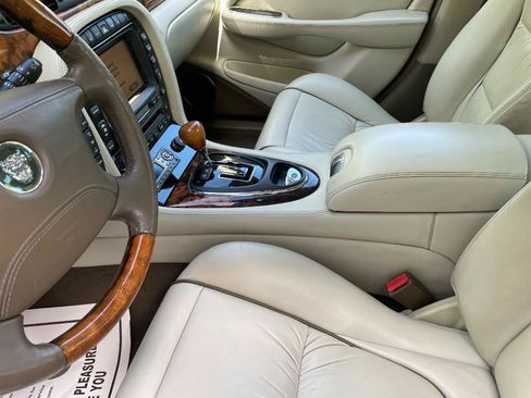 Used 2005 Jaguar XJ Vanden Plas RWD image 17