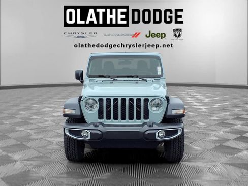 Used 2023 Jeep Gladiator Sport AWD/4WD image 30