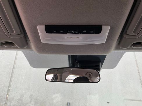 Used 2025 Nissan Versa SV image 15