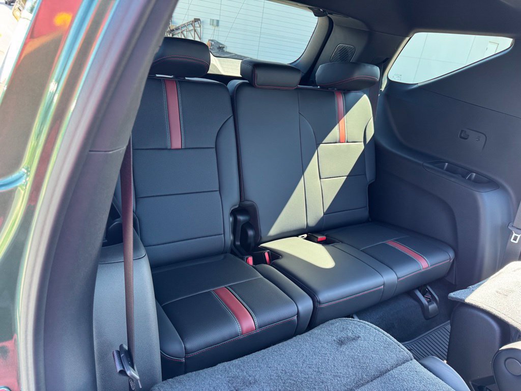 New 2027 Chevrolet Traverse RS w/ LPO, Floor Liner Package AWD/4WD image 26
