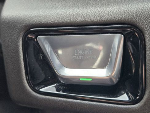 Used 2025 GMC Yukon Denali image 32