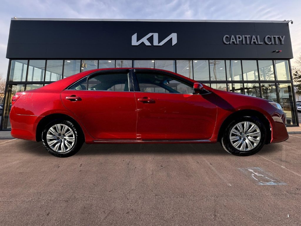 Used 2013 Toyota Camry LE FWD image 9
