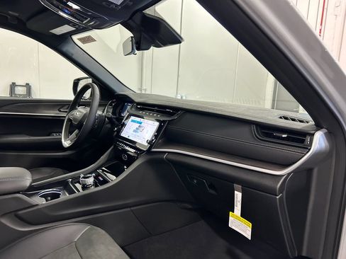 New 2026 Jeep Grand Cherokee L 4WD image 37