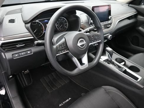 Used 2025 Nissan Altima 2.5 SV FWD image 23