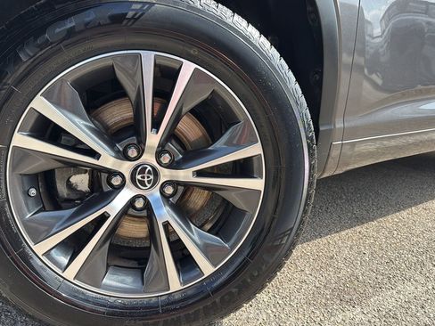 Used 2018 Toyota Highlander LE image 29