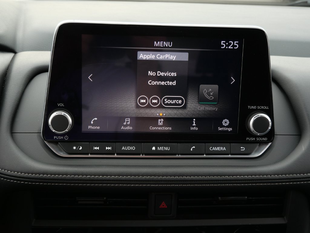 Used 2025 Nissan Rogue S AWD/4WD image 22
