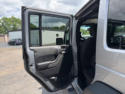 Used 2015 Jeep Wrangler Unlimited Sport w/ Quick Order Package 24S AWD/4WD image 19