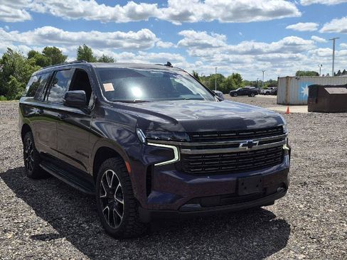 Used 2022 Chevrolet Suburban RST w/ Luxury Package AWD/4WD image 2
