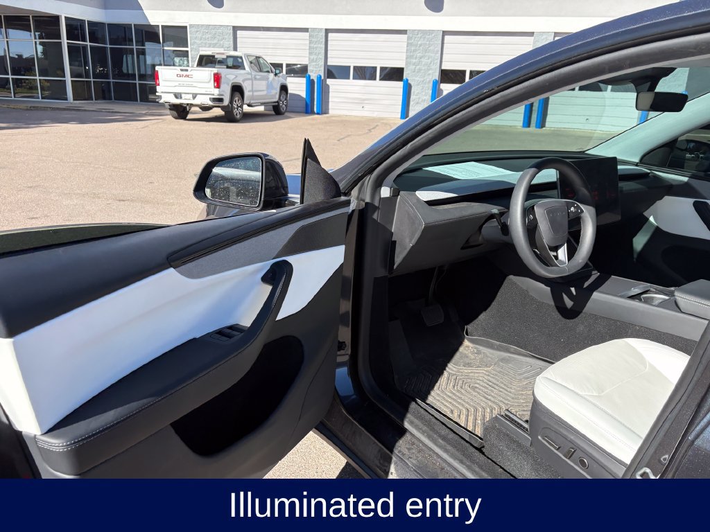 Used 2026 Tesla Model Y Long Range AWD/4WD image 17