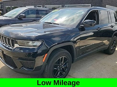 Used 2023 Jeep Grand Cherokee Laredo w/ Luxury Tech Group I AWD/4WD image 1