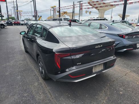 Used 2025 Kia K4 LXS FWD image 3