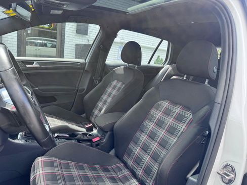 Used 2018 Volkswagen GTI SE FWD image 9