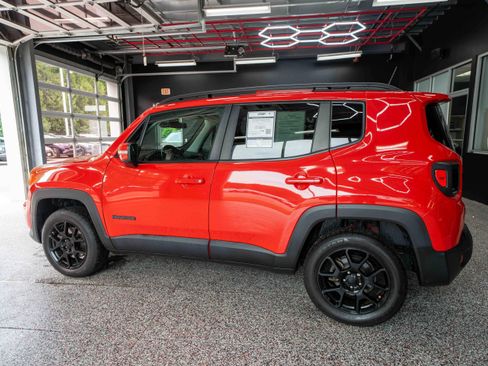 Used 2020 Jeep Renegade Altitude AWD/4WD image 2