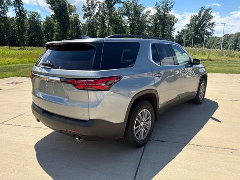 Used 2023 Chevrolet Traverse LT FWD image 6