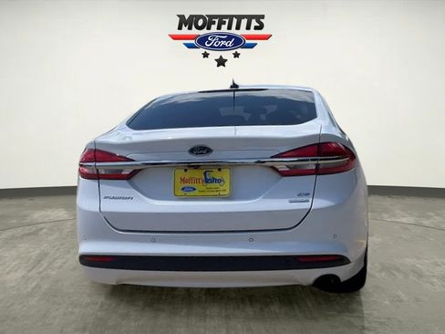 Used 2018 Ford Fusion SE w/ Fusion SE Technology Package FWD image 4