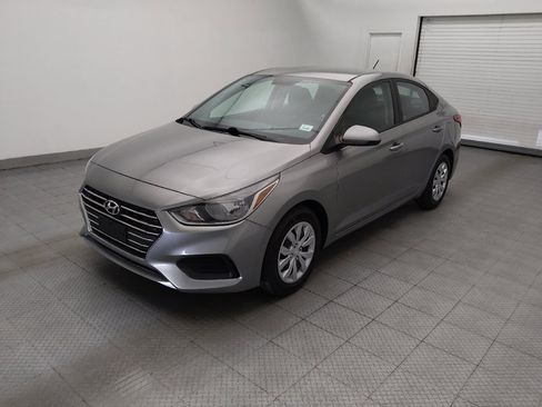 Used 2021 Hyundai Accent SE FWD image 2