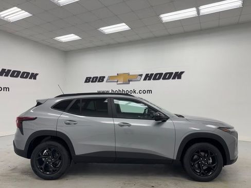 New 2026 Chevrolet Trax LT w/ Midnight Edition FWD image 4