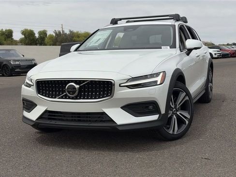 New 2026 Volvo V60 B5 Cross Country Plus w/ Climate Package AWD/4WD image 3