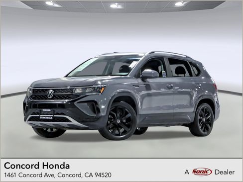 Used 2023 Volkswagen Taos SE AWD/4WD image 1