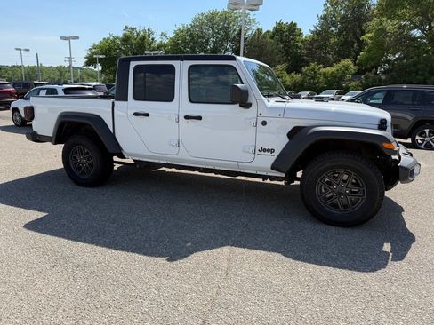 Used 2025 Jeep Gladiator Sport AWD/4WD image 34