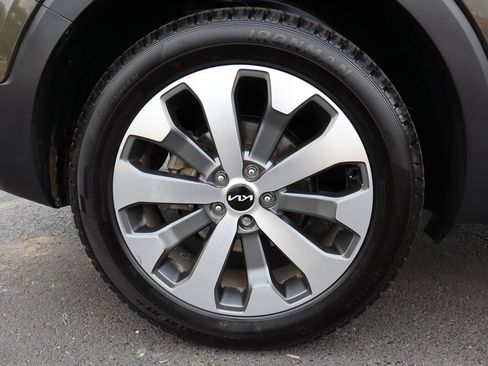 Used 2022 Kia Telluride S AWD/4WD image 46
